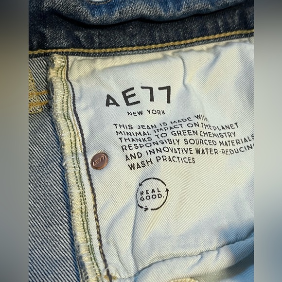 AE77 Premium Mom Jean - 4 Short - Picture 8 of 13